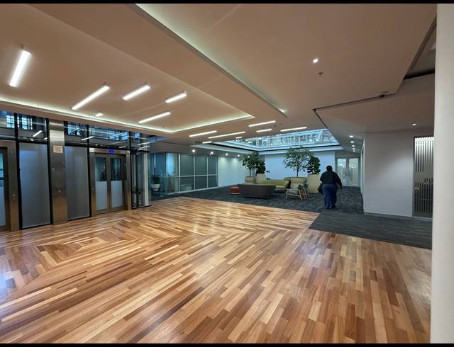 250M² BUILDING TO LET IN FORESHORE